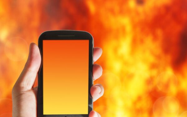 Kaip apsaugoti telefoną nuo perkaitimo vasarą: praktiški patarimai kiekvienam