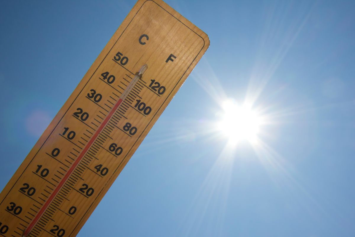 Kaip išvengti perkaitimo per karščius? Gydytojų patarimai vasarai