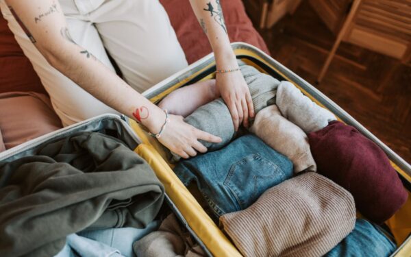 Kaip supakuoti lagaminą kelionei: 5-4-3-2-1 taisyklė, padedanti išlikti stilingam ir neapsikrauti daiktais