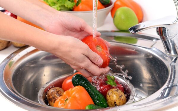 Kaip tinkamai plauti daržoves iš savo daržo, kad išvengtumėte apsinuodijimo