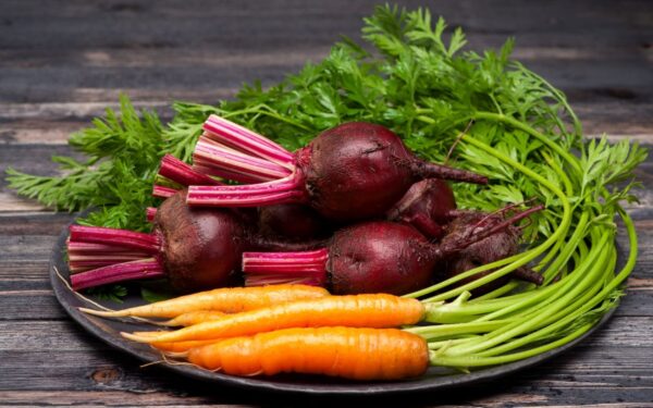 Kaip tręšti morkas ir burokėlius liepos mėnesį, kad būtų saldžios ir sultingos