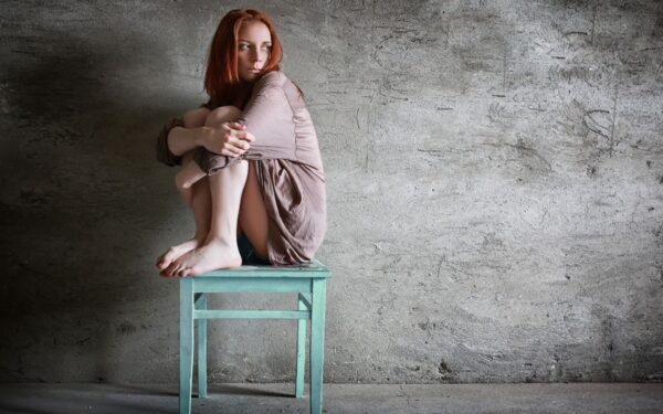 Kaip vaikystės traumos veikia suaugusiųjų pasitikėjimą?