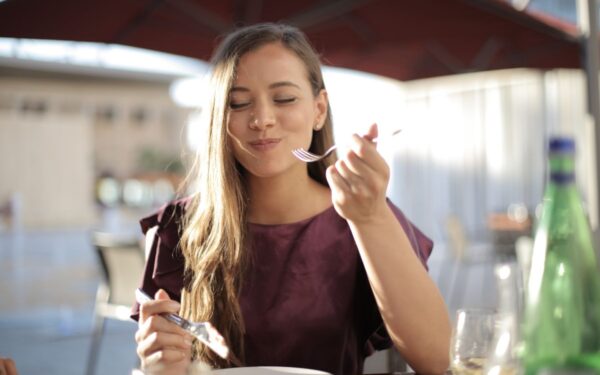 Ko nevalgyti per karščius: pavojingiausi maisto produktai karštomis dienomis