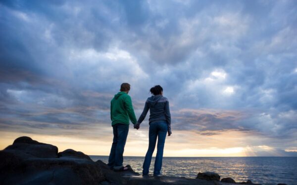 Nauja meilė po išsiskyrimo: tikri jausmai ar bėgimas nuo skausmo?