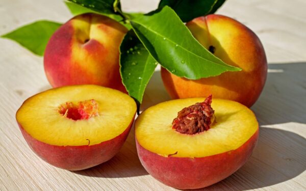 Persikų nauda: skanus vaisius, turintis stiprų poveikį sveikatai