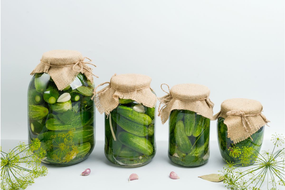 Rauginti agurkai: skonis iš vaikystės ir natūrali fermentacija