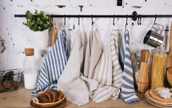 Tinkama virtuvinių rankšluosčių priežiūra: kaip išlaikyti švarą ir higieną kasdien?