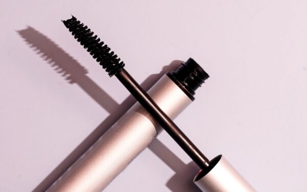 Kaip atgaivinti išdžiuvusį blakstienų tušą: veiksmingi būdai, kuriuos verta išbandyti