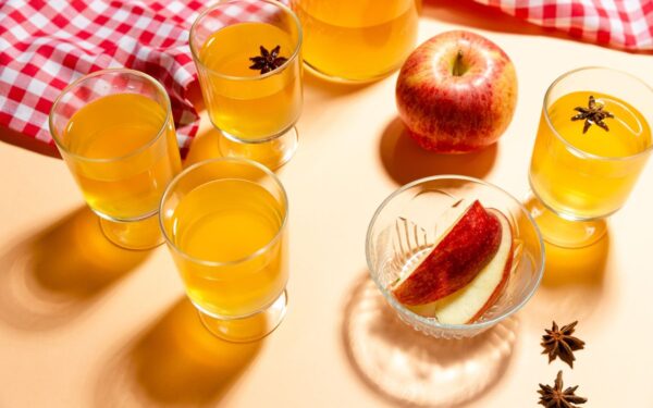 Kaip atsikratyti vaisinių muselių naudojant obuolių actą