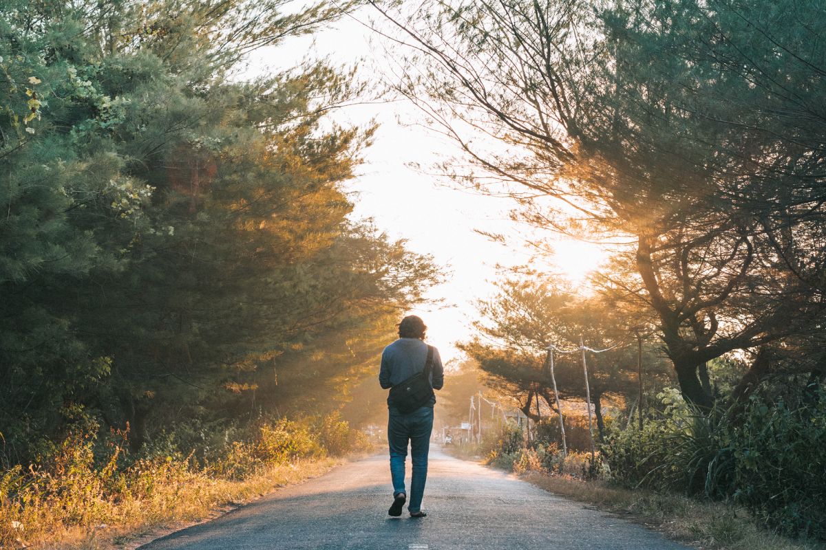 Kaip kasdieniai pasivaikščiojimai gali pagerinti sveikatą be 10 000 žingsnių tikslų