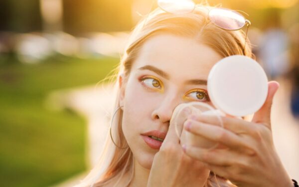 Kaip pasirinkti tinkamą pudrą makiažui: patarimai ir klaidos, kurių reikėtų vengti