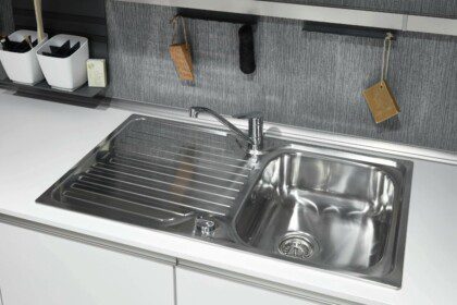 Kaip prižiūrėti nerūdijančio plieno paviršius be dėmių ir juostelių?