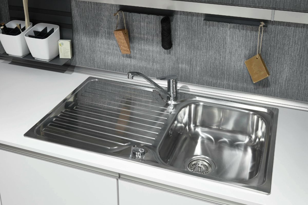 Kaip prižiūrėti nerūdijančio plieno paviršius be dėmių ir juostelių?