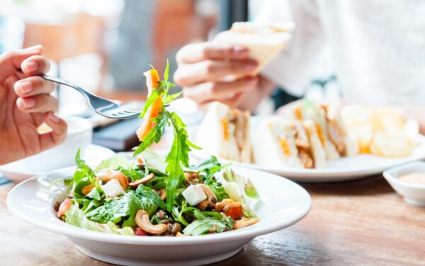 Pagrindinės pietų klaidos, trukdančios svorio metimui