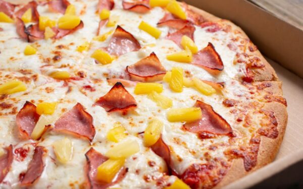 Pica su ananasais ir makaronai su sūriu: kaip iš tikrųjų reaguoja italai, pamatę tokius patiekalus