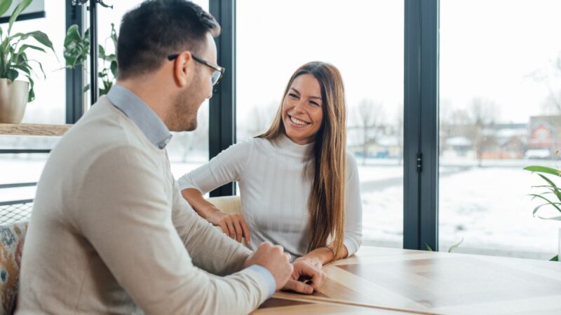 Pirmas pasimatymas: kokius klausimus užduoti, kad sukurtumėte tikrą ryšį