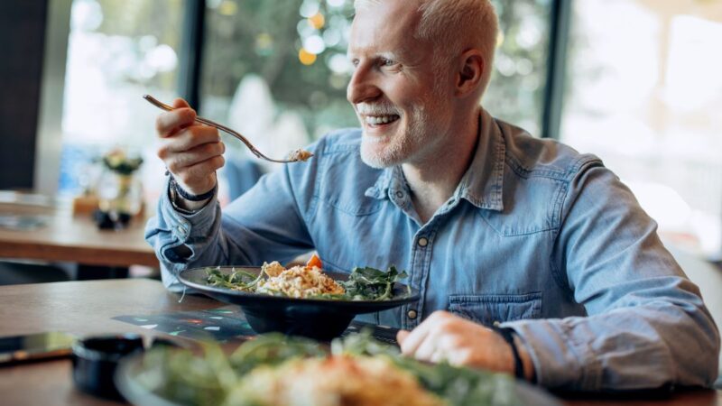 Sveika mityba vyrams po 50 metų: maisto pasirinkimai sveikatai ir energijai palaikyti