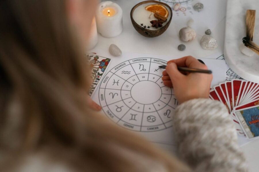 Šeštadienio komplimentas (rugsėjo 28 d.): Dinamiškas zodiakas žavi minias savo žavesiu, o keli ženklai įžiebia kūrybiškumą ir džiaugsmą visur aplink!