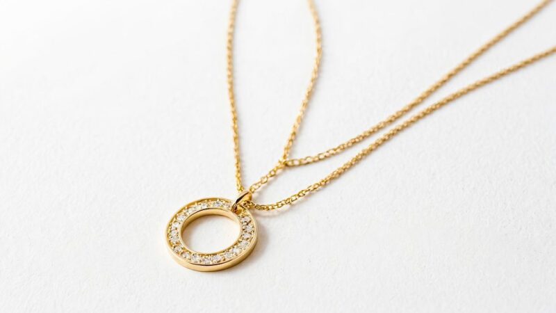 Kokie pakabukų su deimantais dizainai šiuo metu madingi?