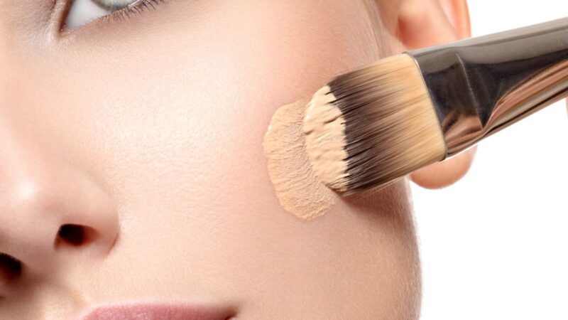 Makiažo pagrindas: kaip pasirinkti ir tinkamai naudoti