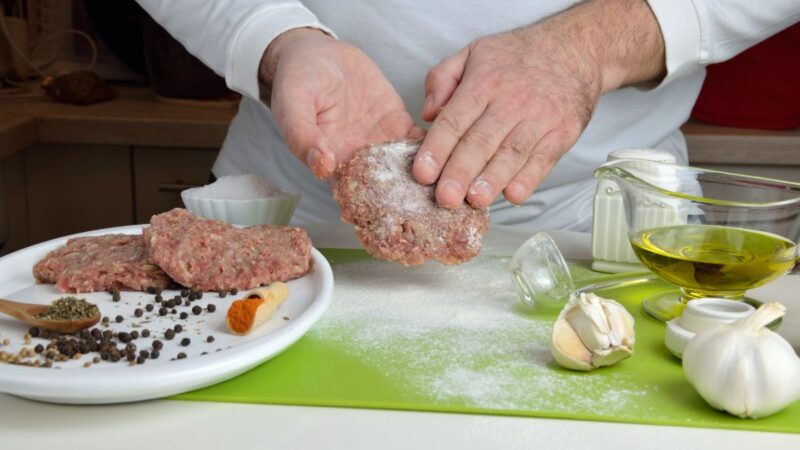 Mėsos marinavimas: kaip, pasak šefų, suteikti daugiau skonio ir išlaikyti sultingumą