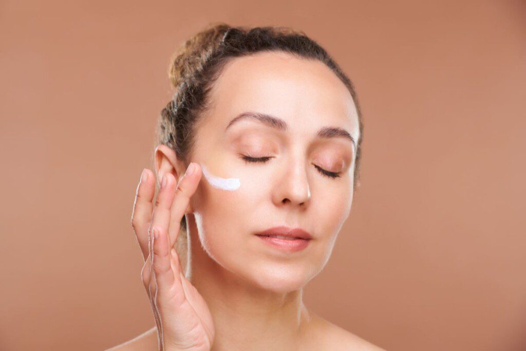 Dėmesys akių vokų drėkinimui ir apsauginei funkcijai