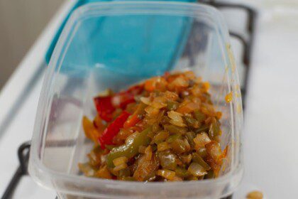 Klaida, kurią beveik visi daro laikydami likučius: kodėl negalima jų laikyti aliuminio folijoje