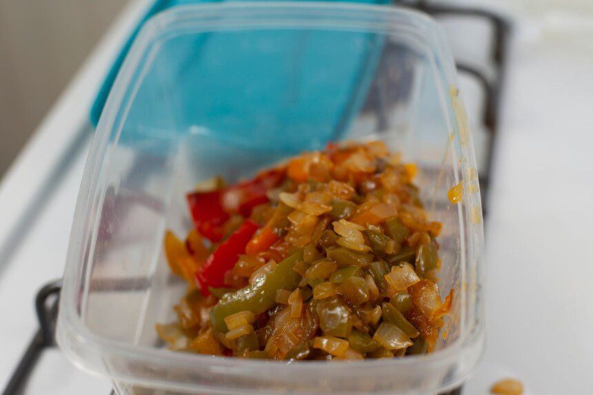 Klaida, kurią beveik visi daro laikydami likučius: kodėl negalima jų laikyti aliuminio folijoje