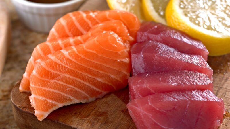 Kuo skiriasi lašiša ir tunas: kuri žuvis naudingesnė dėl Omega-3