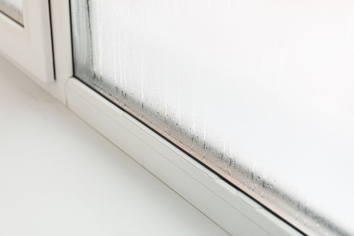 Kaip kovoti su drėgme namuose: paprastas ir pigus metodas