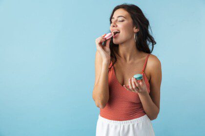 Kaip saldumynai veikia dantis ir kaip jų nepažeisti: paprastos taisyklės