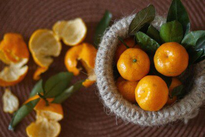 Mandarinų žievelių valymo stebuklas: naminė priemonė, kuri žiemą pakeičia visą buitinę chemiją