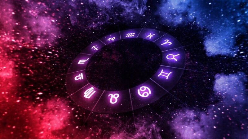 Savaitės horoskopas (2025-49 savaitė): Trijų Zodiako ženklų gali laukti netikėti meilės iššūkiai!