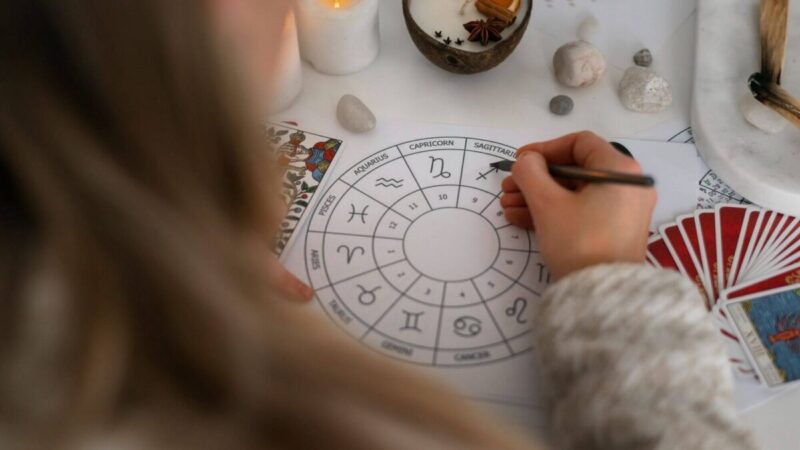 Antradienio citata (gruodžio 9 d.): Trys zodiako ženklai šiandien apšvies savo likimą—visata kviečia su ryškiomis galimybėmis!