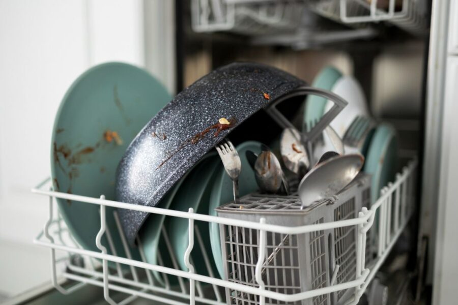 Namuose naudojate indaplovę? Jokių būdu nedėkite šių 8 daiktų