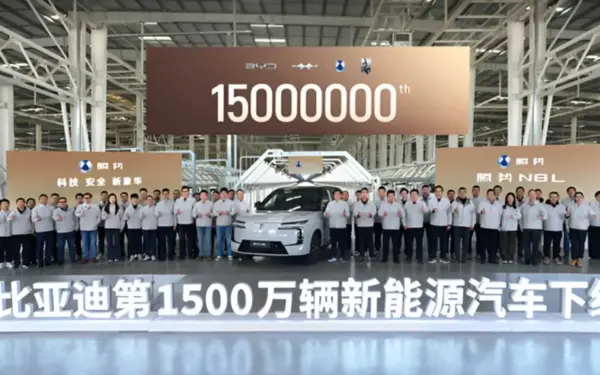 „Tesla“ jau panikoje? Kinijos milžinė jau pagamino net 15 mln. elektromobilių