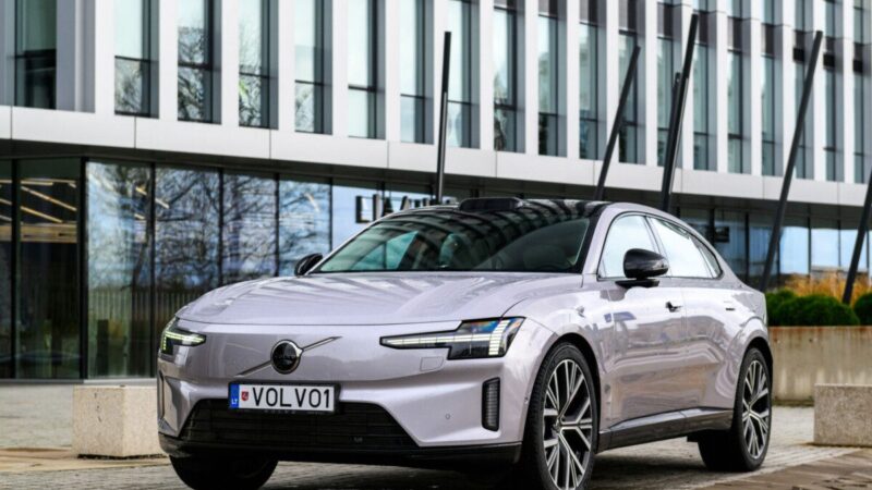 Lietuvoje debiutuoja naujasis „Volvo ES90“, paskelbta ir oficiali automobilio kaina