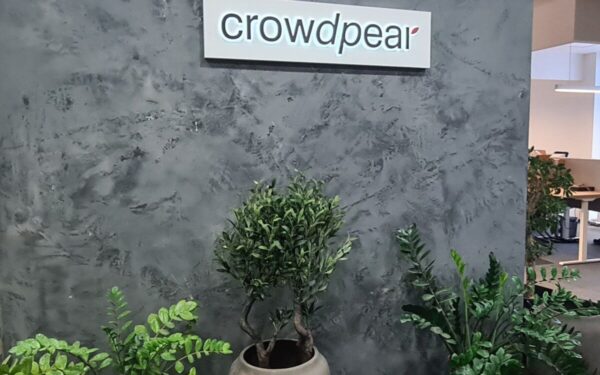 „Crowdpear“ tapo pirmąja sutelktinio finansavimo platforma su prestižiniu sertifikatu