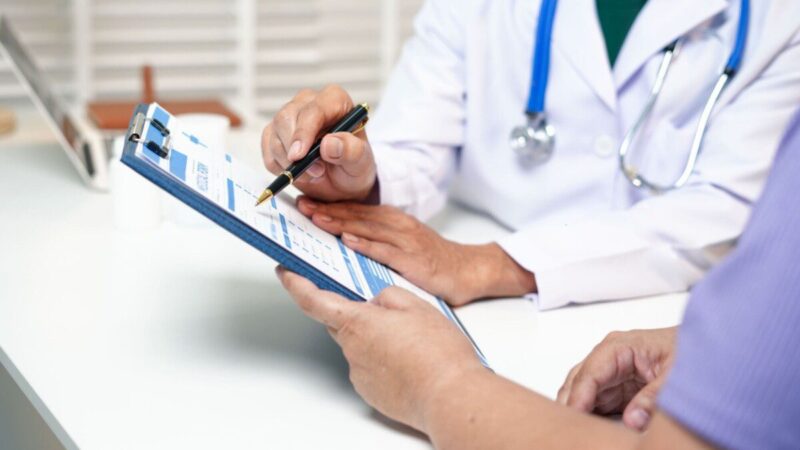 Neignoruokite šių ženklų: 7 klastingi požymiai, kad cholesterolis jau smogia organizmui
