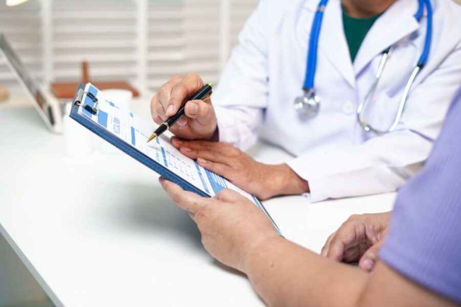 Neignoruokite šių ženklų: 7 klastingi požymiai, kad cholesterolis jau smogia organizmui