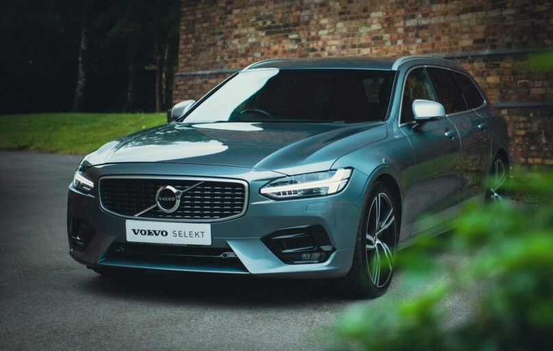 silver audi a 4 coupe