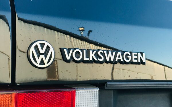 „ID. Buzz“ pardavimų augimas nustebino net patį gamintoją, elektrinis furgonas pralenkė prognozes