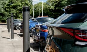 Electric cars are charging at a charging station.