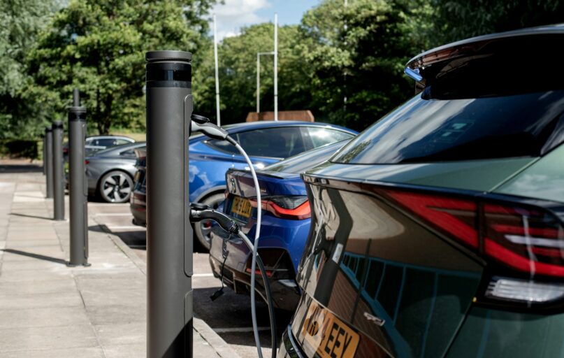 Electric cars are charging at a charging station.