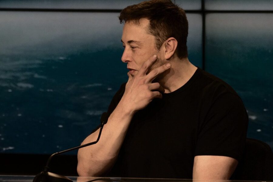 Elonas Muskas atsigręžia į mėnulio infrastruktūrą: „SpaceX“ ir „xAI“ planuose fiksuojamas naujas etapas