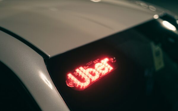 „Lucid“ ir „uber“ pristato išskirtinį robotaksi, jau testuojamas ir pirmasis automobilis