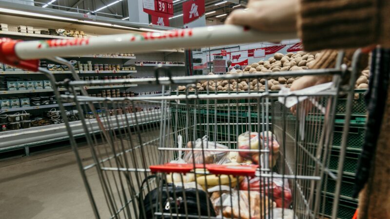 Pienas gali sugesti dar neišėjus iš parduotuvės, šią klaidą daro beveik visi pirkėjai