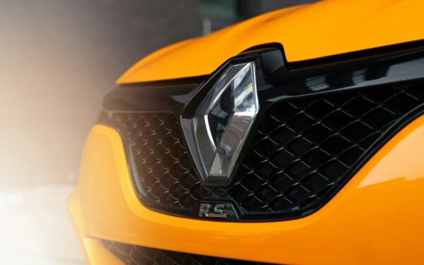 „Renault“ pristato prabangų „Filante“ hibridą: aukščiausio lygio dizainas ir pažangiausios technologijos