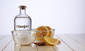 5 priežastys, kodėl actą vertėtų naudoti skalbinių skalavimui