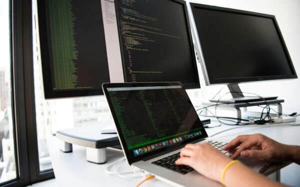 Kibernetinis saugumas nėra IT problema: kodėl be vadovo įsitraukimo įmonės lieka pažeidžiamos?